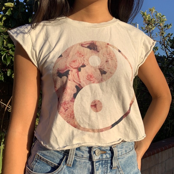 BRANDY MELVILLE YIN AND YANG CROP TOP - Picture 1 of 2